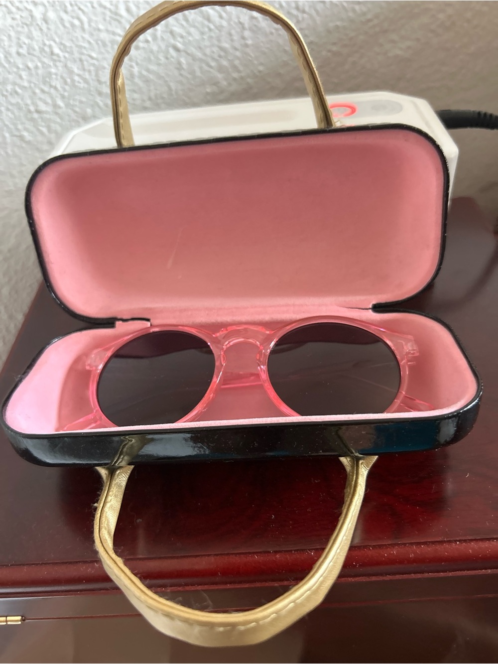 Pink Kids Sunglasses with #ITGIRL Case